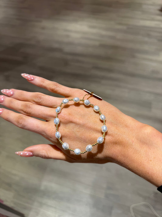 Bri Pearl Bracelet in Gold